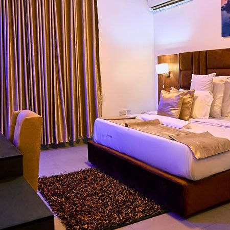Crownedge Hotels Икея Экстерьер фото