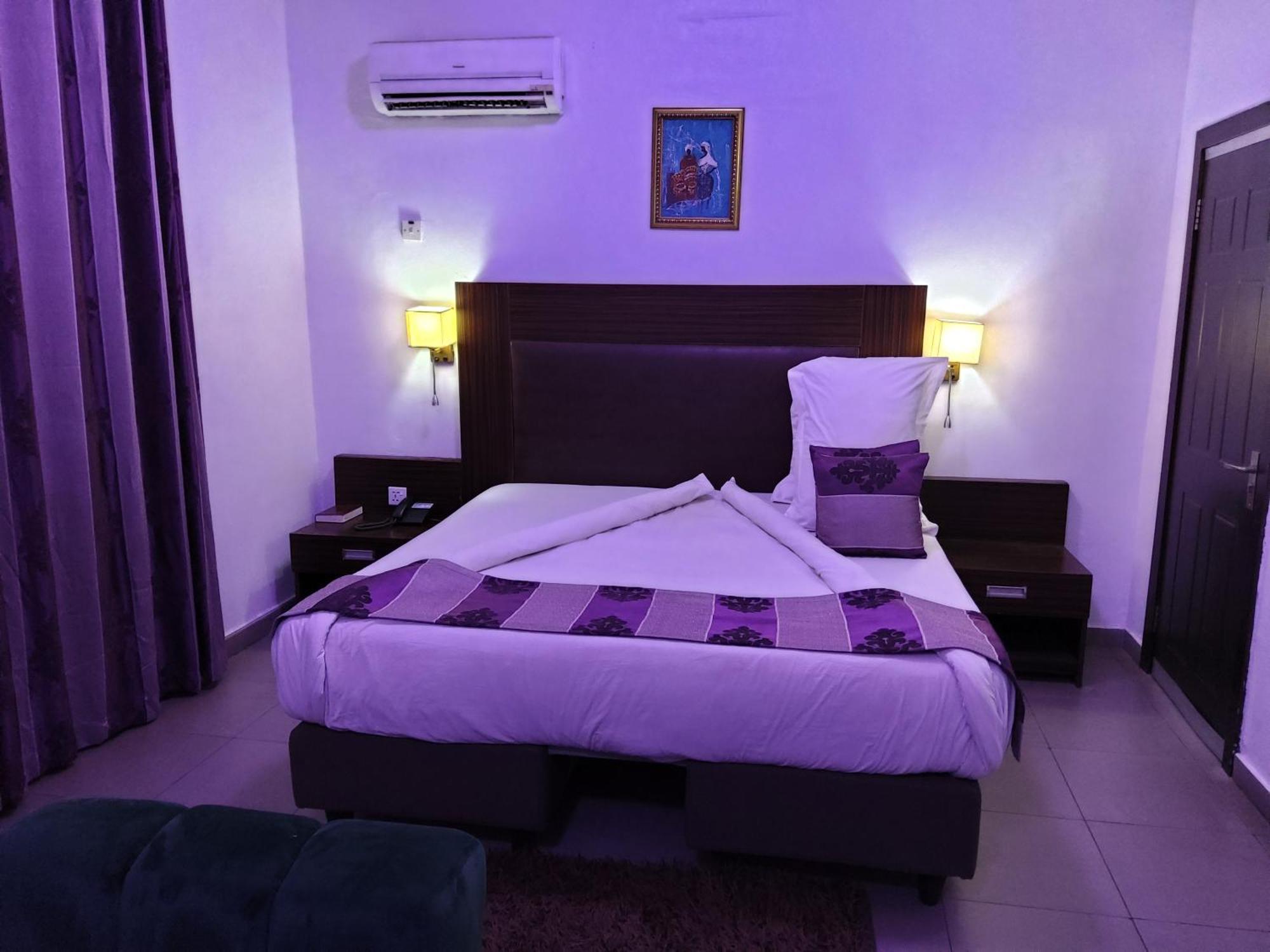 Crownedge Hotels Икея Экстерьер фото