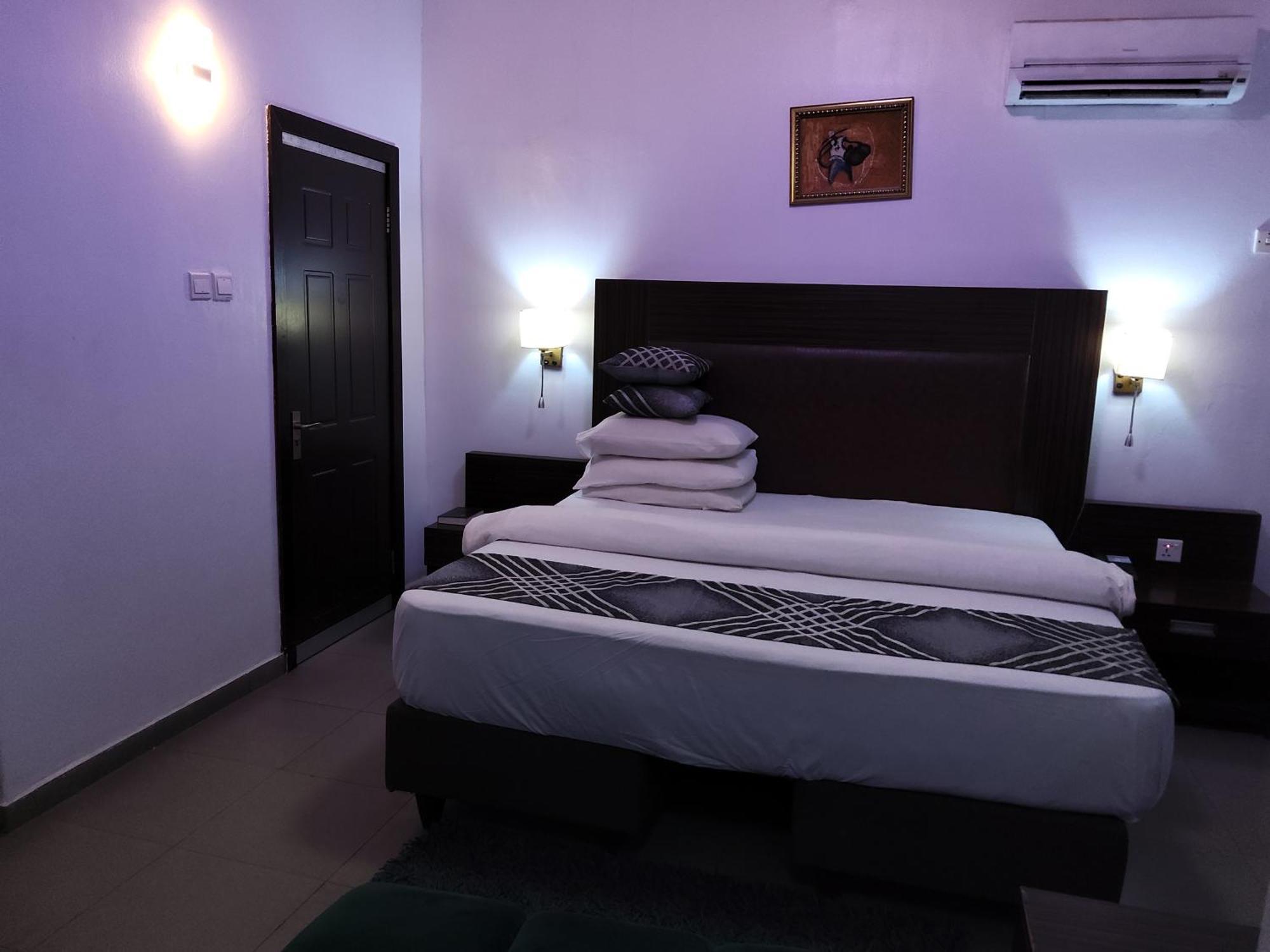 Crownedge Hotels Икея Экстерьер фото