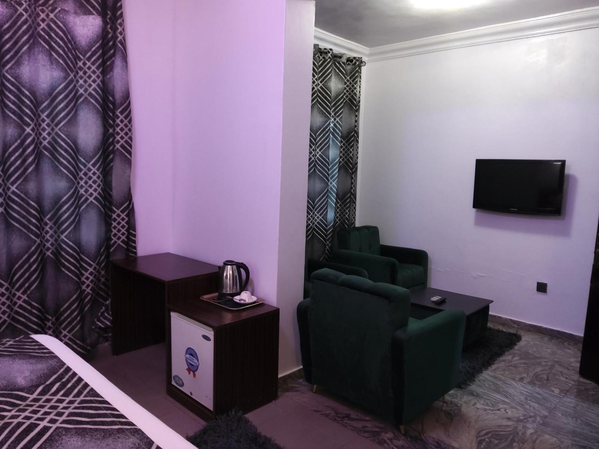 Crownedge Hotels Икея Экстерьер фото
