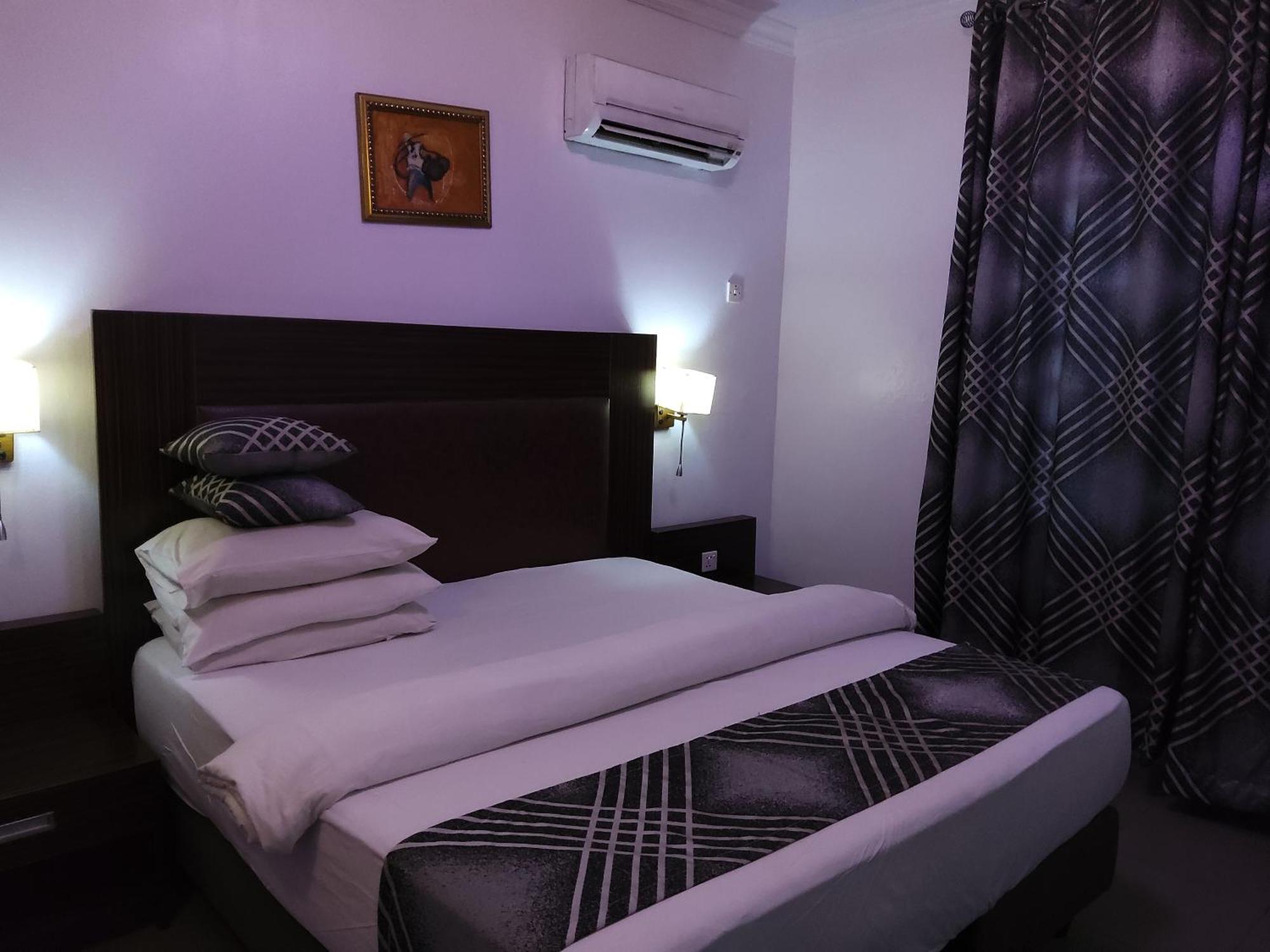 Crownedge Hotels Икея Экстерьер фото