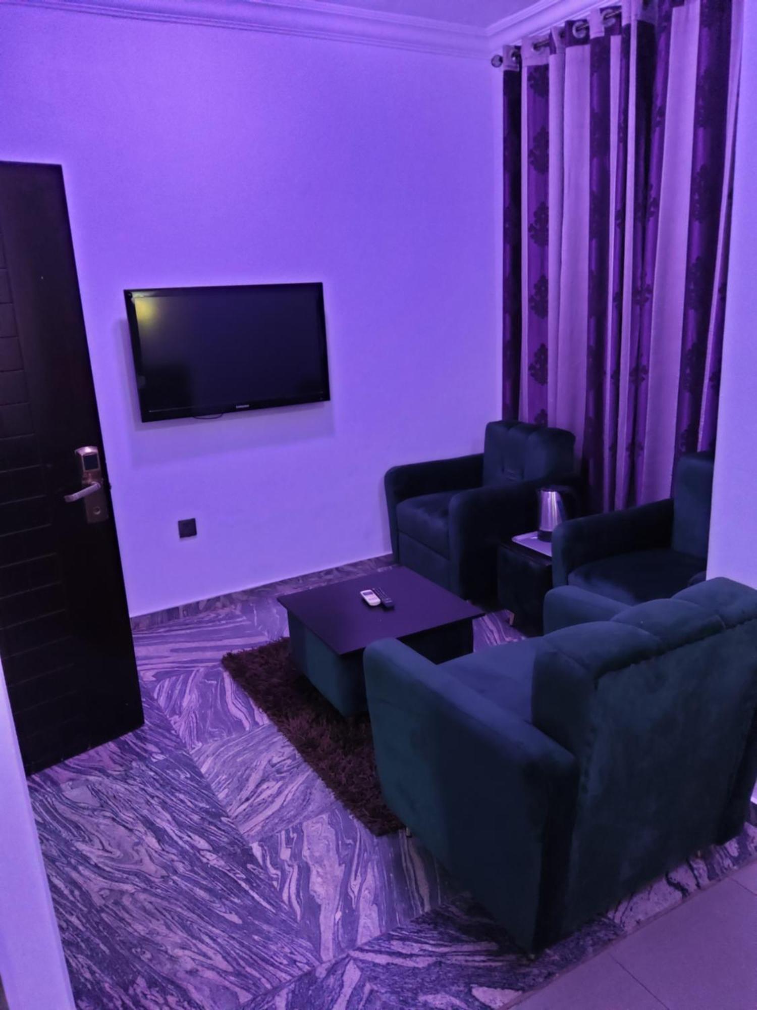 Crownedge Hotels Икея Экстерьер фото