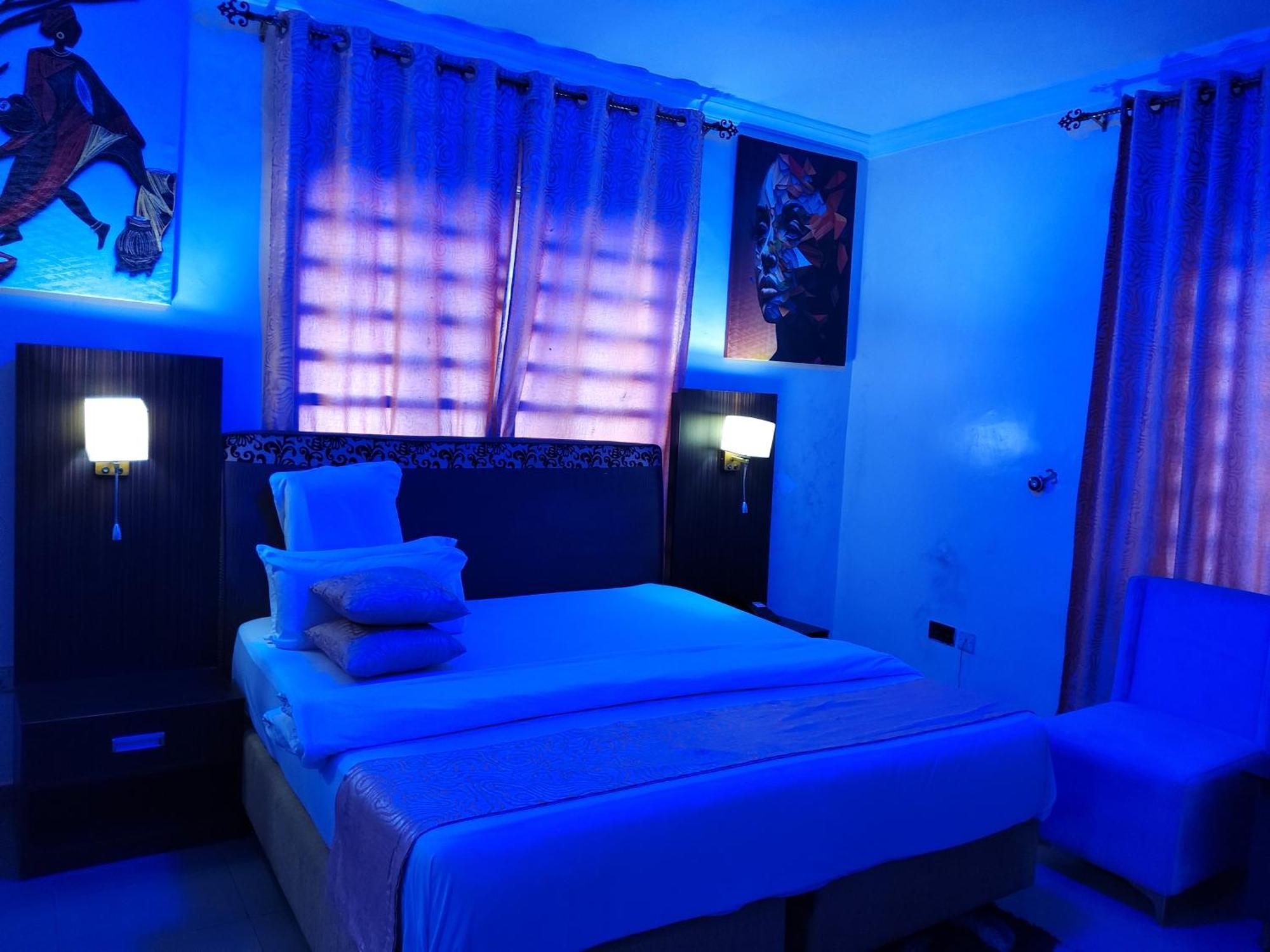 Crownedge Hotels Икея Экстерьер фото