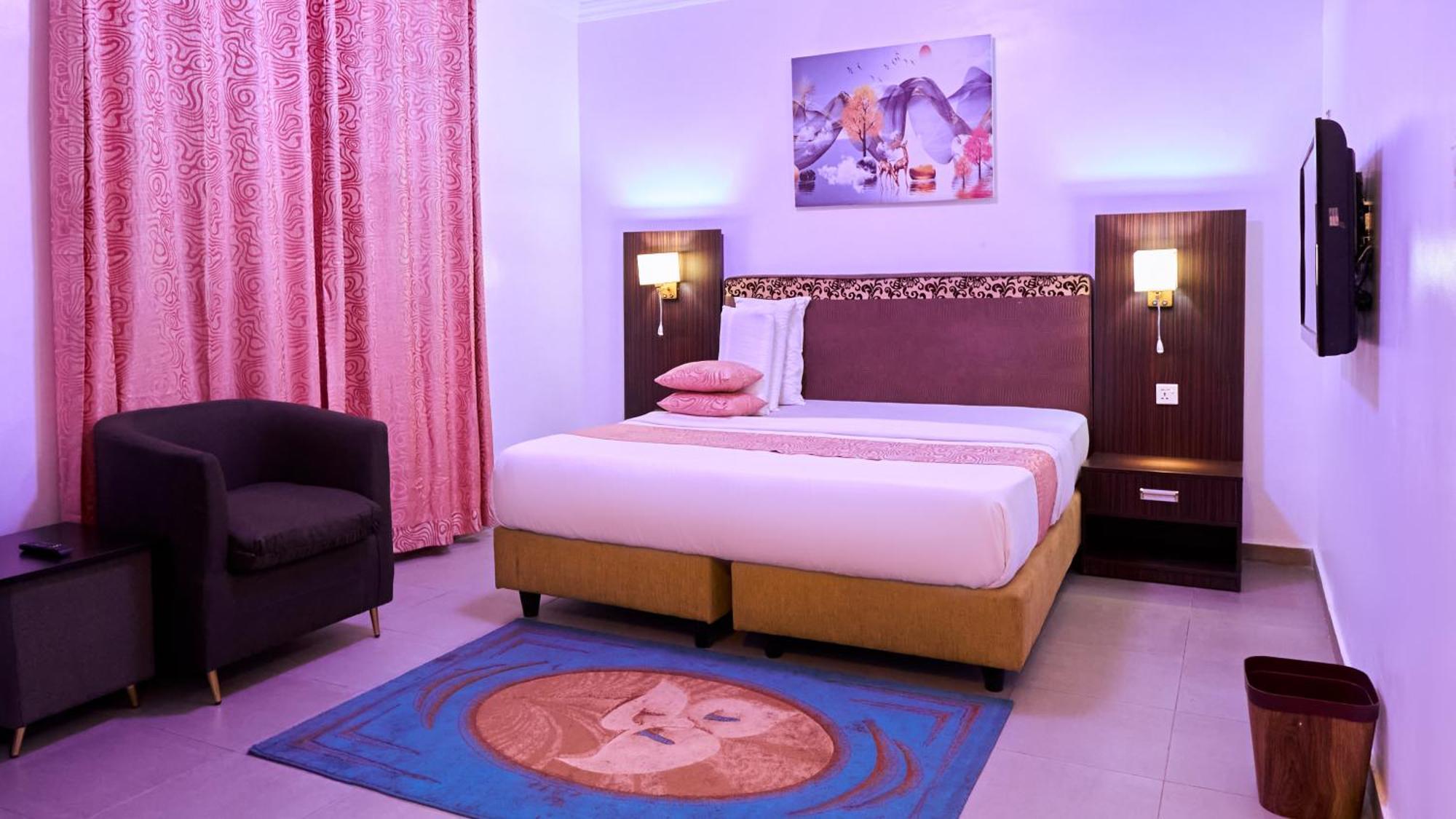 Crownedge Hotels Икея Экстерьер фото