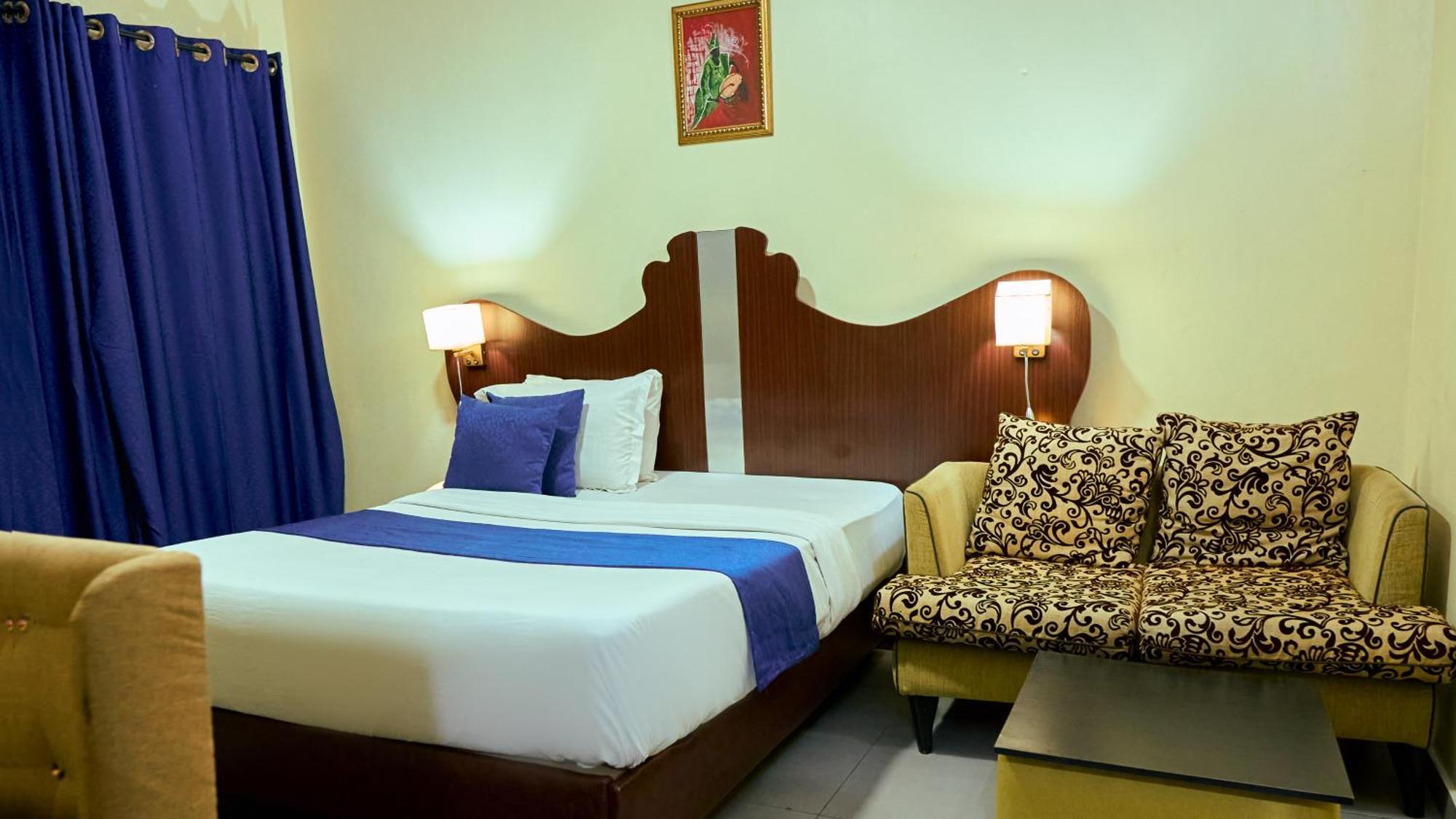 Crownedge Hotels Икея Экстерьер фото
