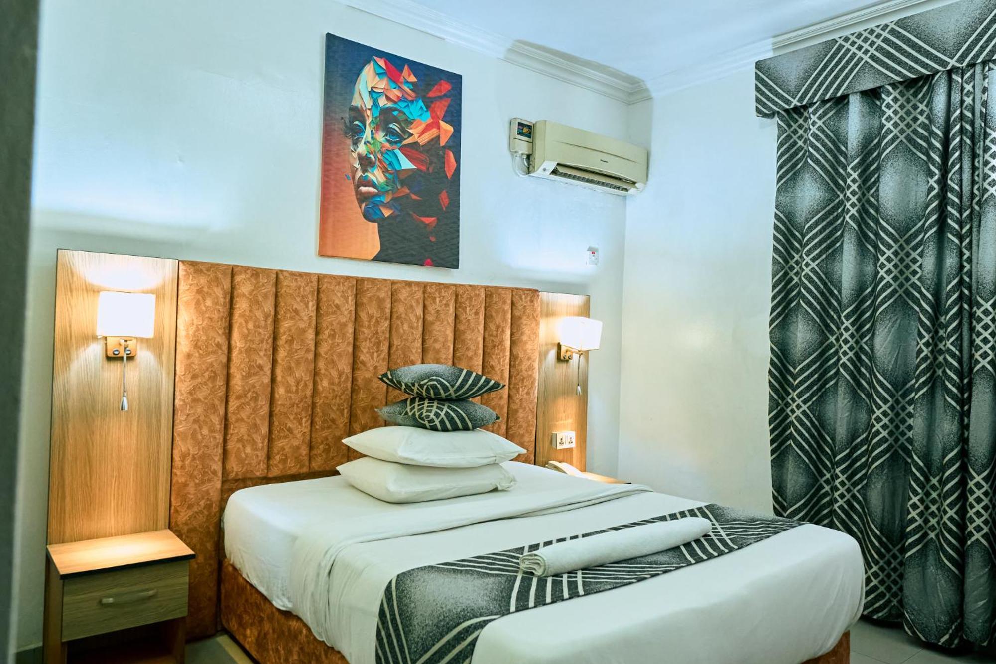 Crownedge Hotels Икея Экстерьер фото
