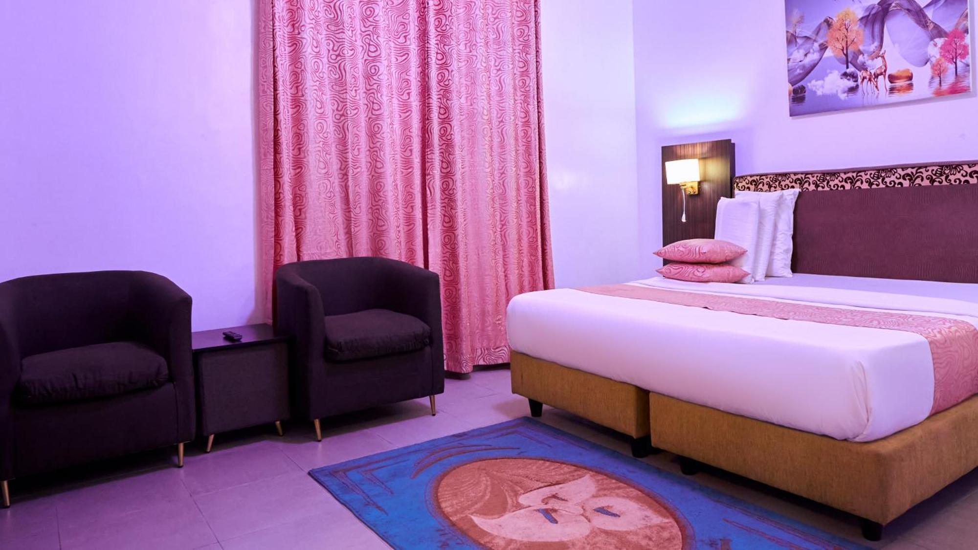 Crownedge Hotels Икея Экстерьер фото