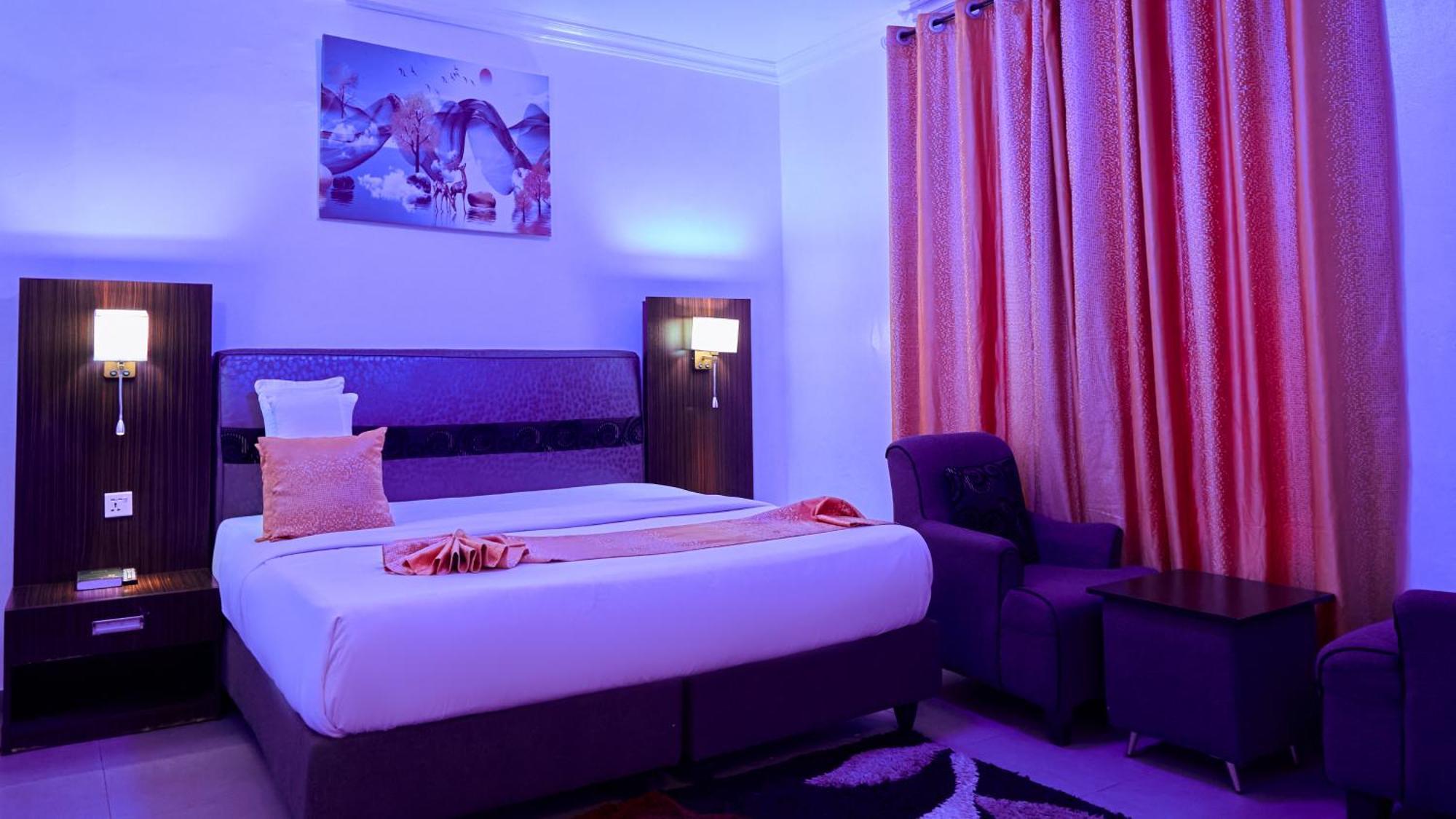 Crownedge Hotels Икея Экстерьер фото