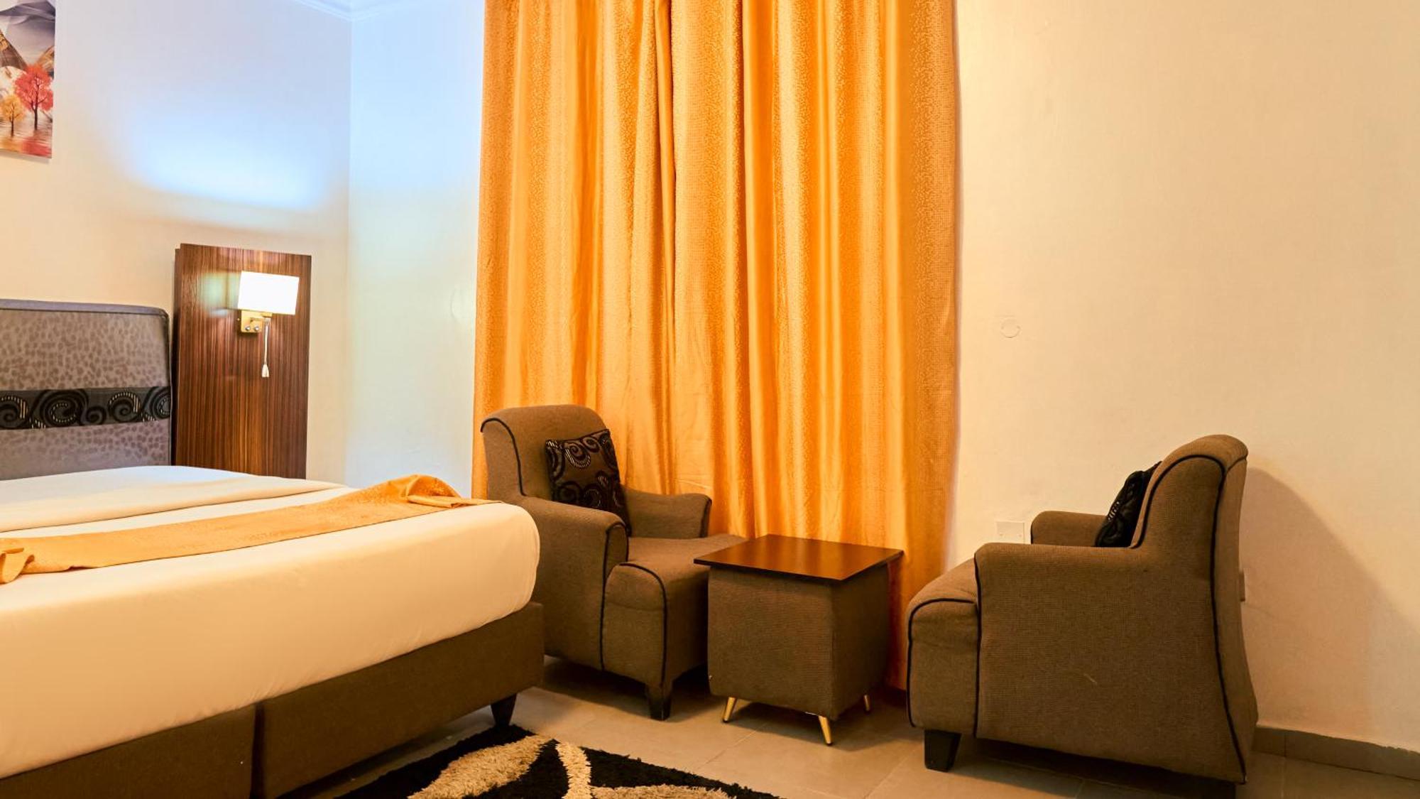 Crownedge Hotels Икея Экстерьер фото