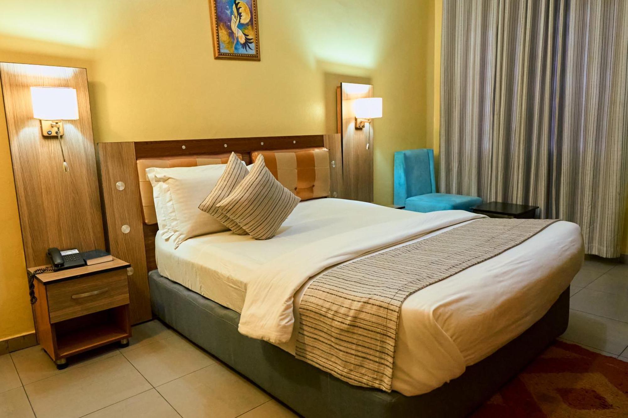 Crownedge Hotels Икея Экстерьер фото