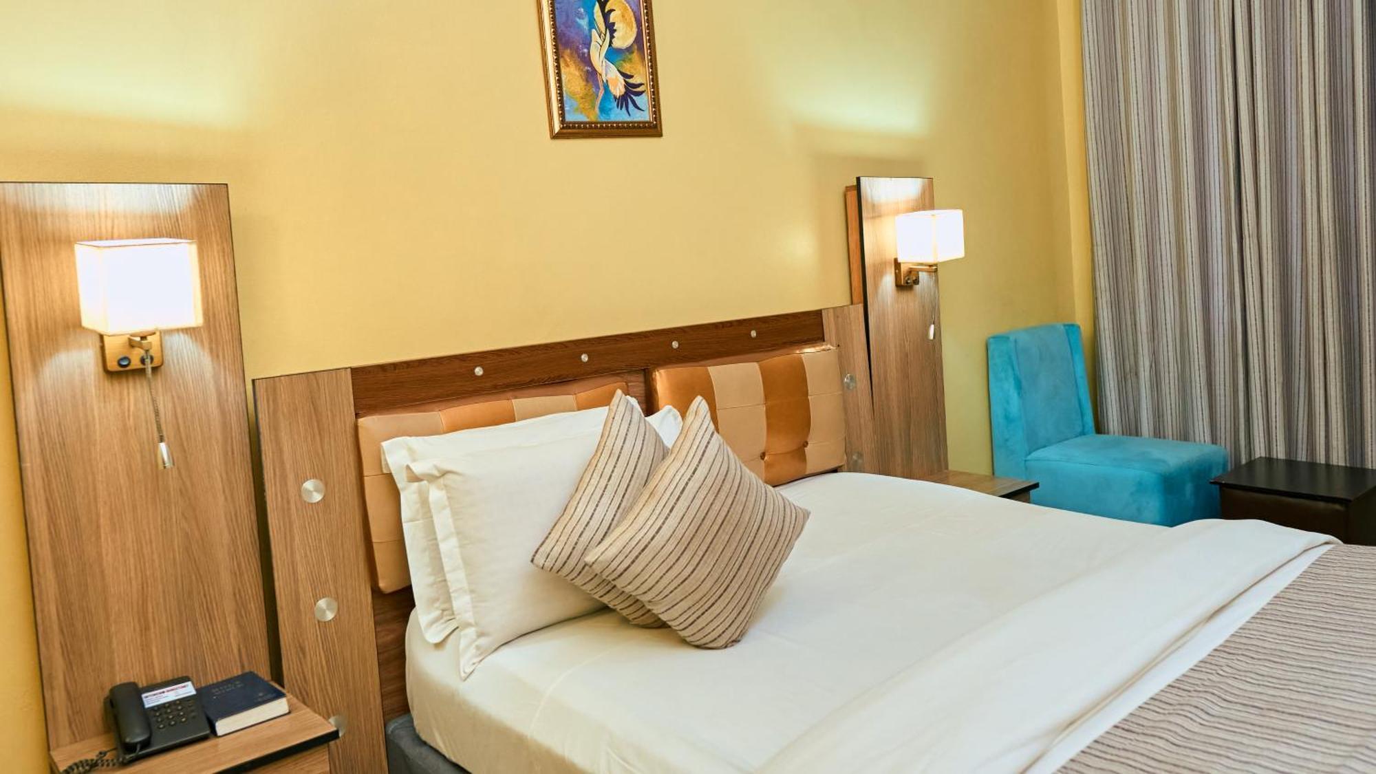 Crownedge Hotels Икея Экстерьер фото