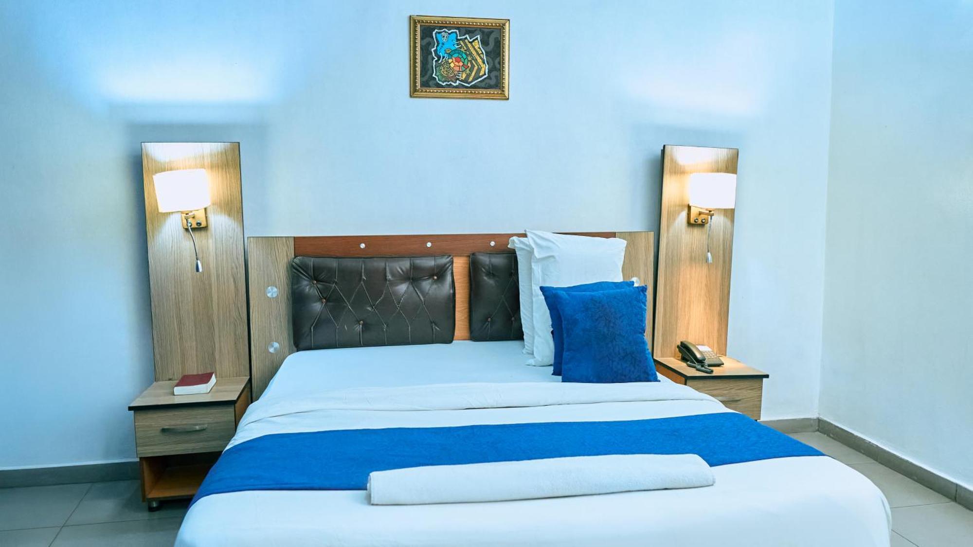 Crownedge Hotels Икея Экстерьер фото