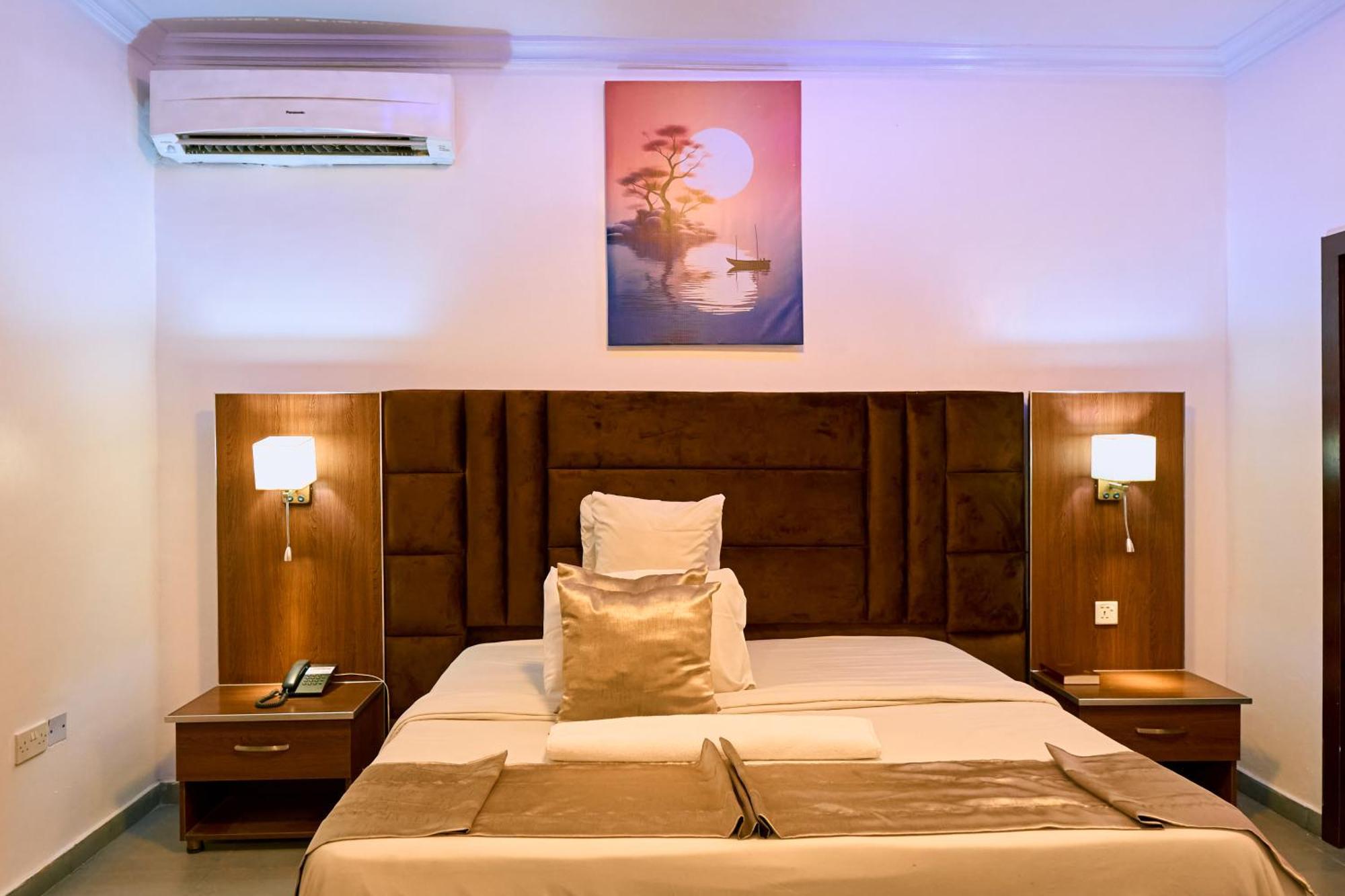 Crownedge Hotels Икея Экстерьер фото