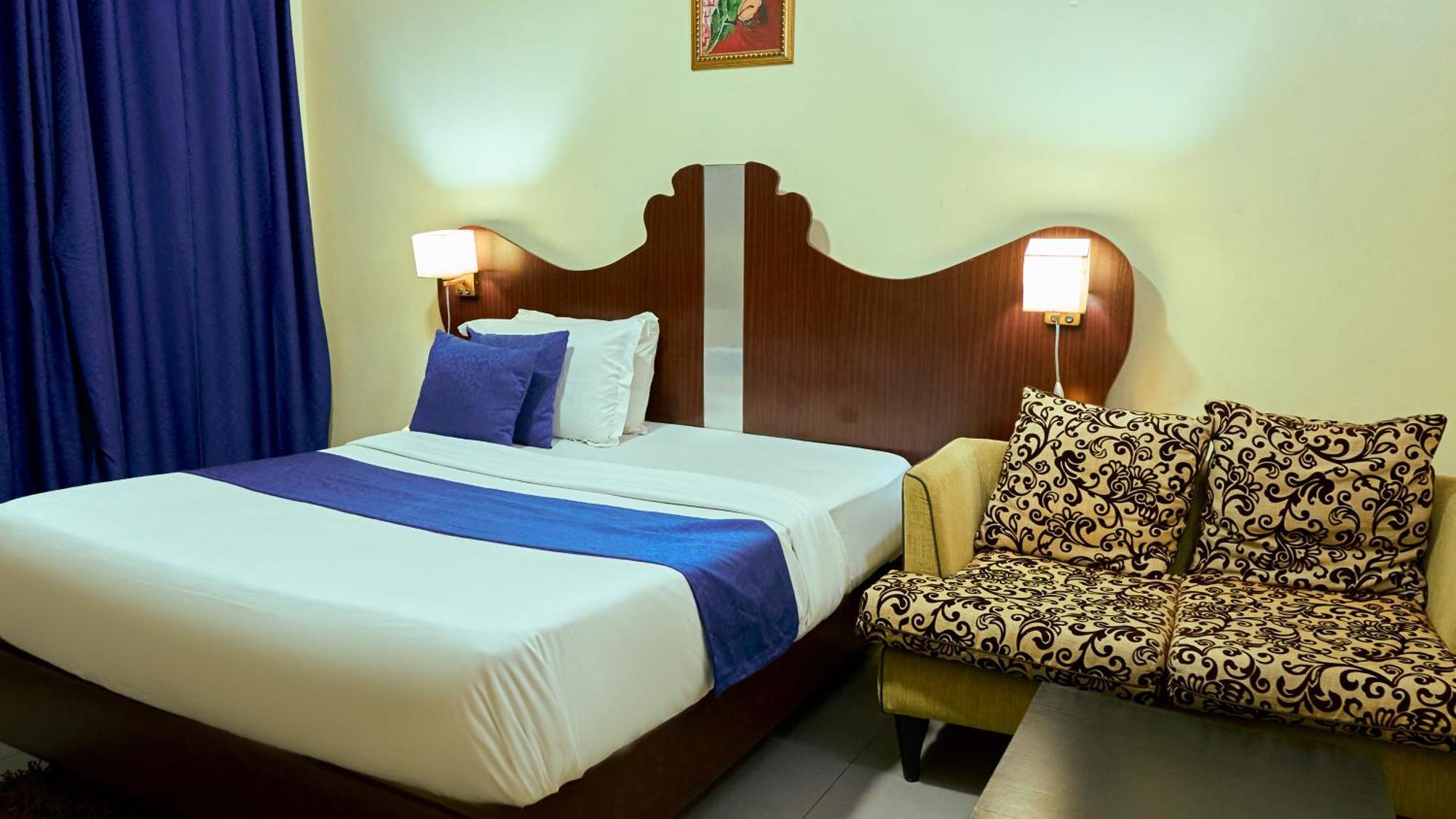 Crownedge Hotels Икея Экстерьер фото