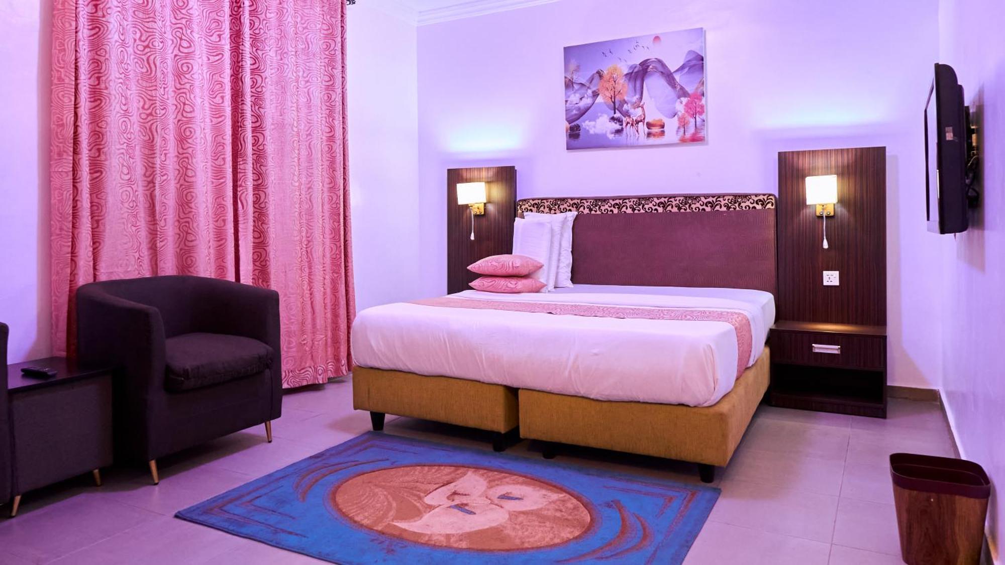 Crownedge Hotels Икея Экстерьер фото