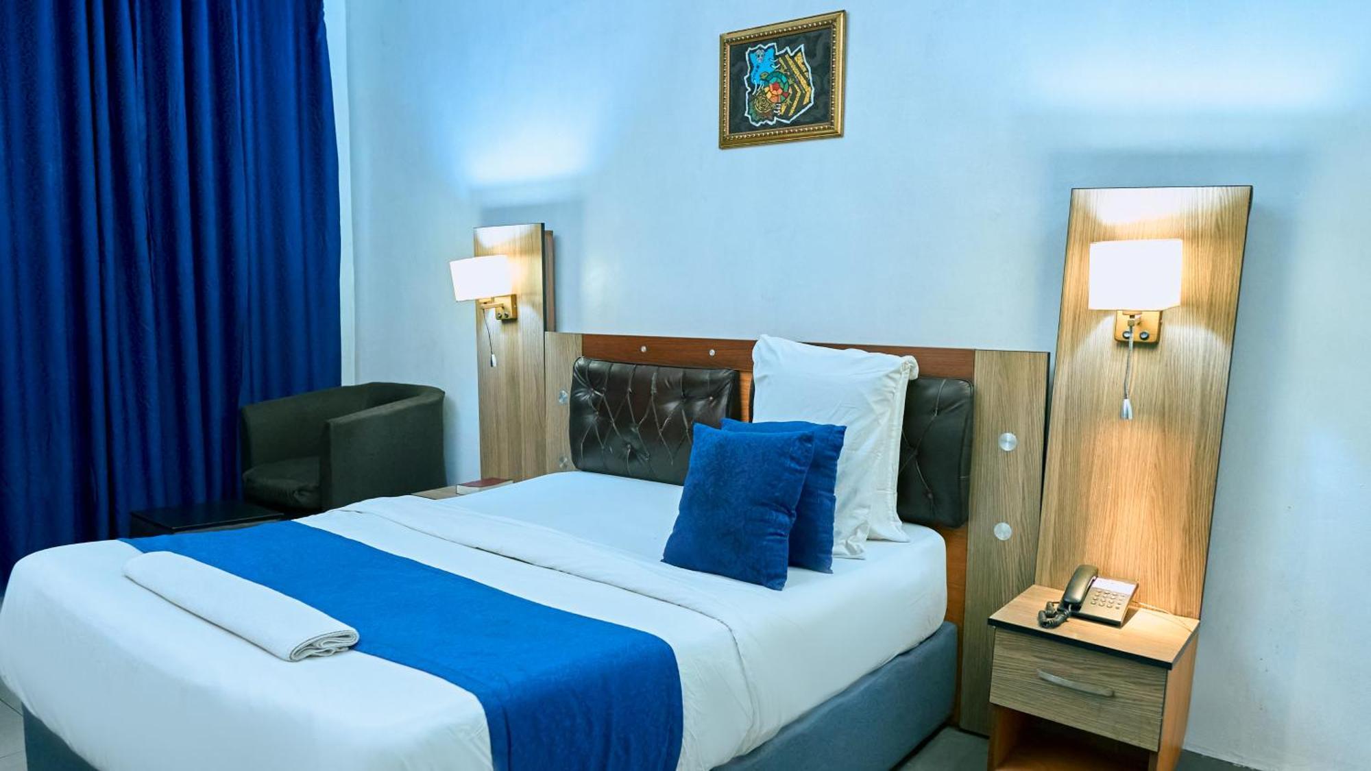Crownedge Hotels Икея Экстерьер фото