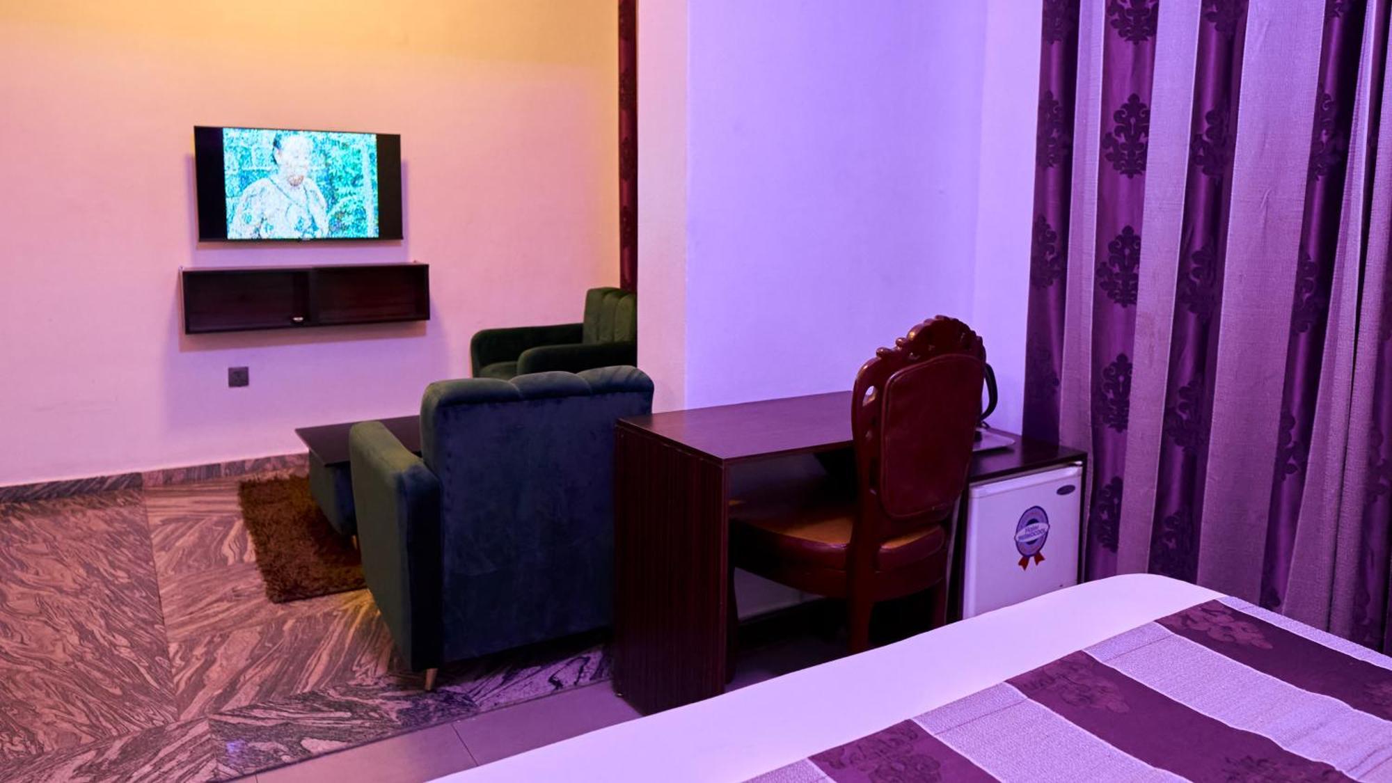 Crownedge Hotels Икея Экстерьер фото
