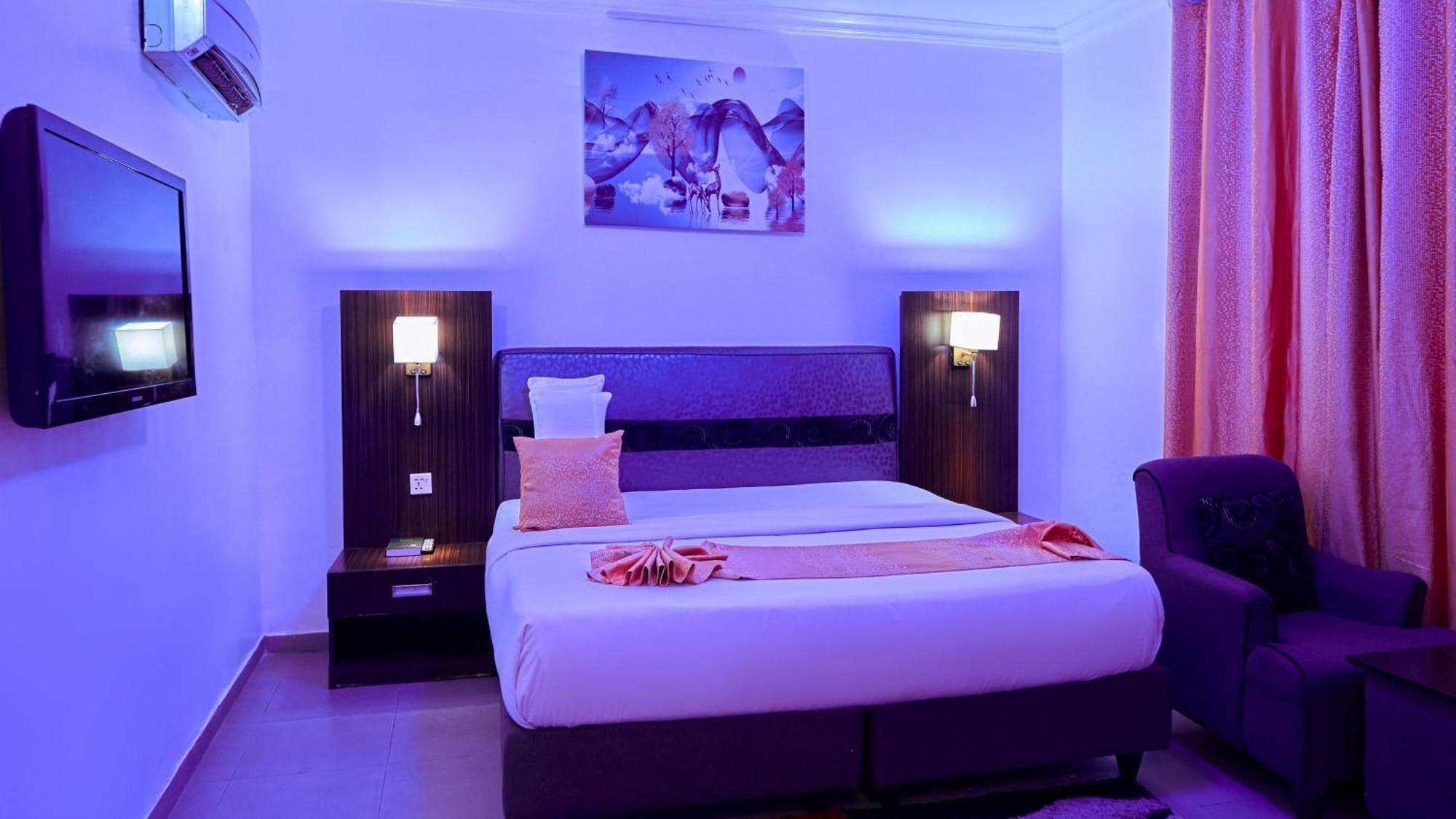 Crownedge Hotels Икея Экстерьер фото