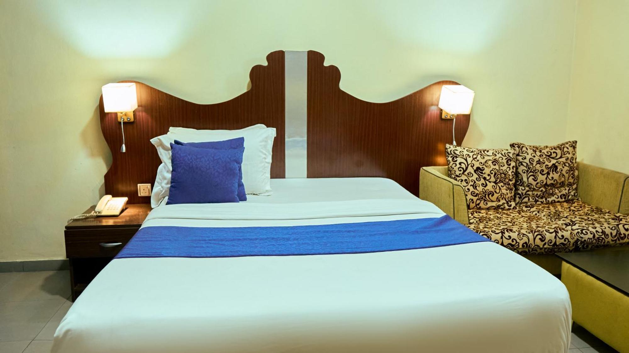 Crownedge Hotels Икея Экстерьер фото