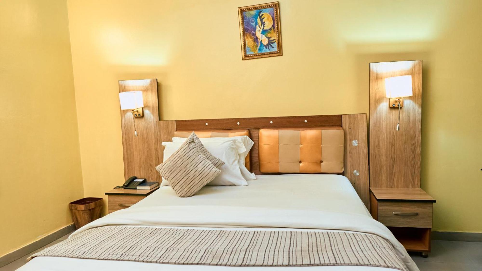 Crownedge Hotels Икея Экстерьер фото