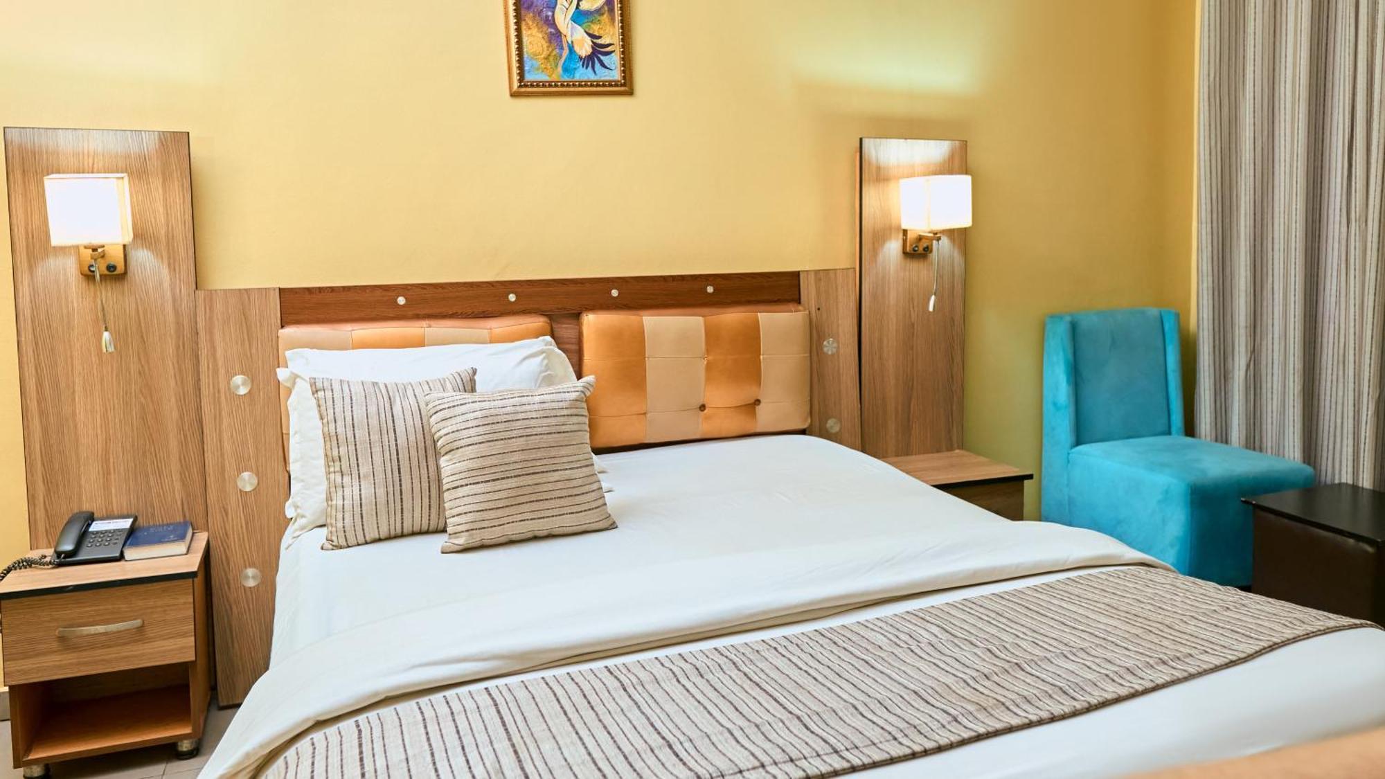 Crownedge Hotels Икея Экстерьер фото
