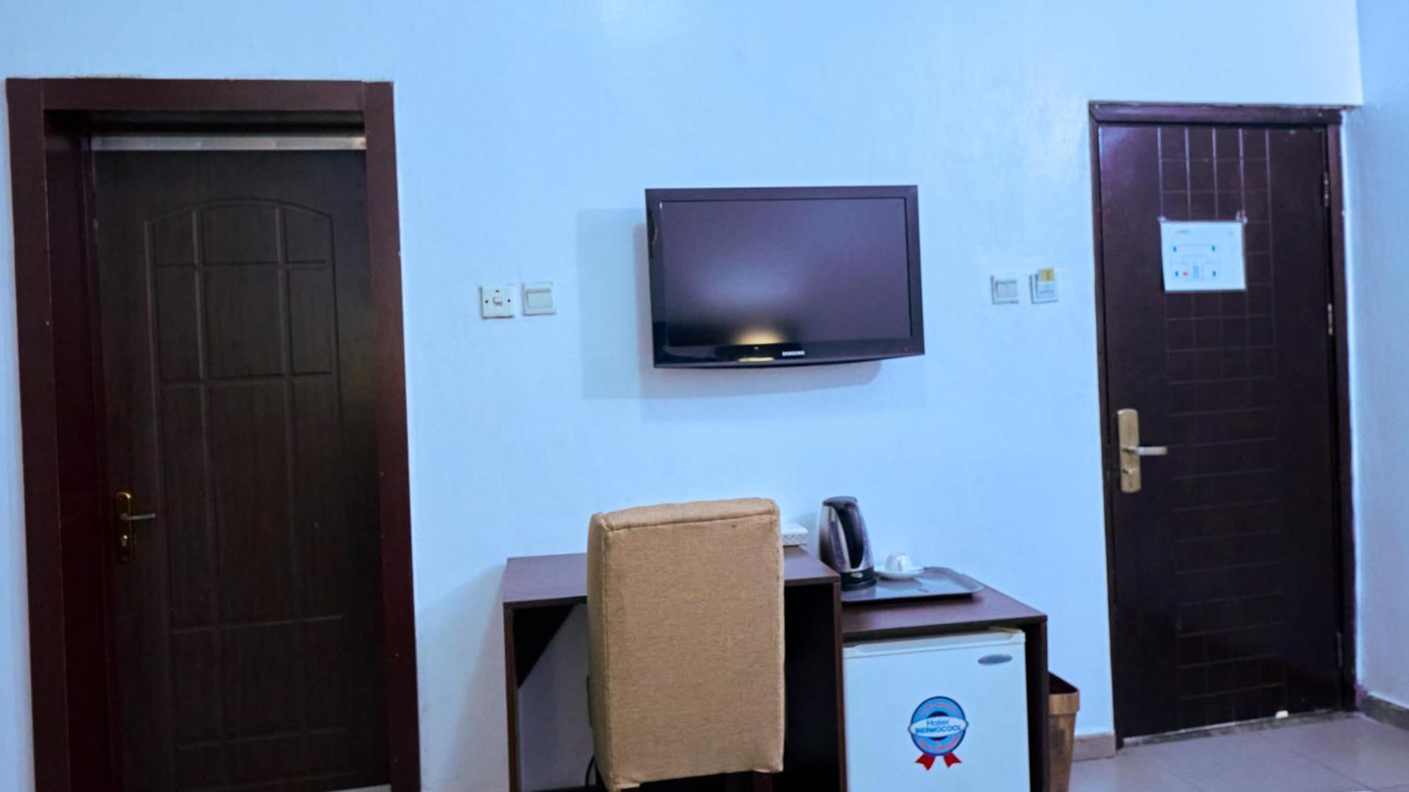 Crownedge Hotels Икея Экстерьер фото