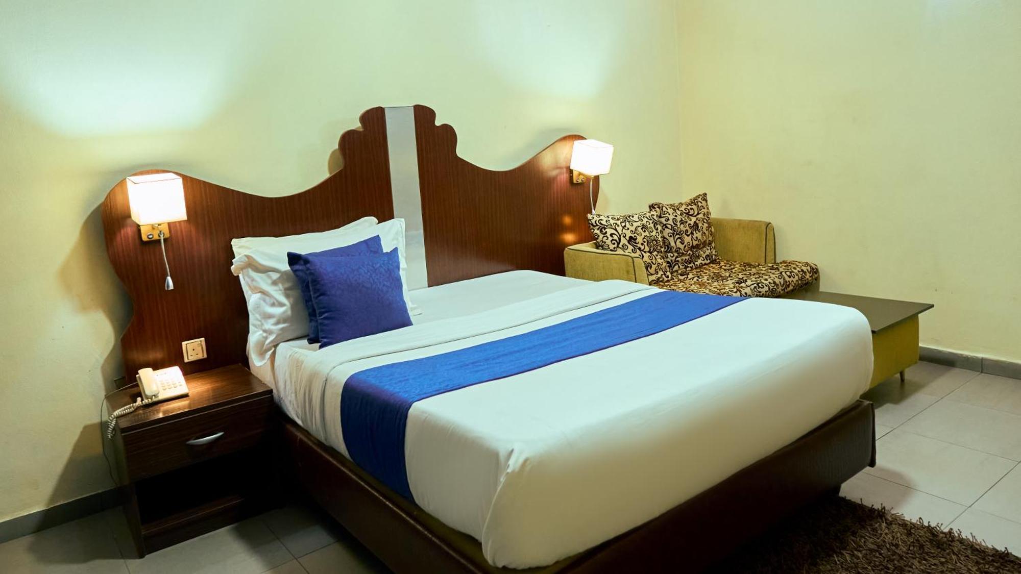 Crownedge Hotels Икея Экстерьер фото