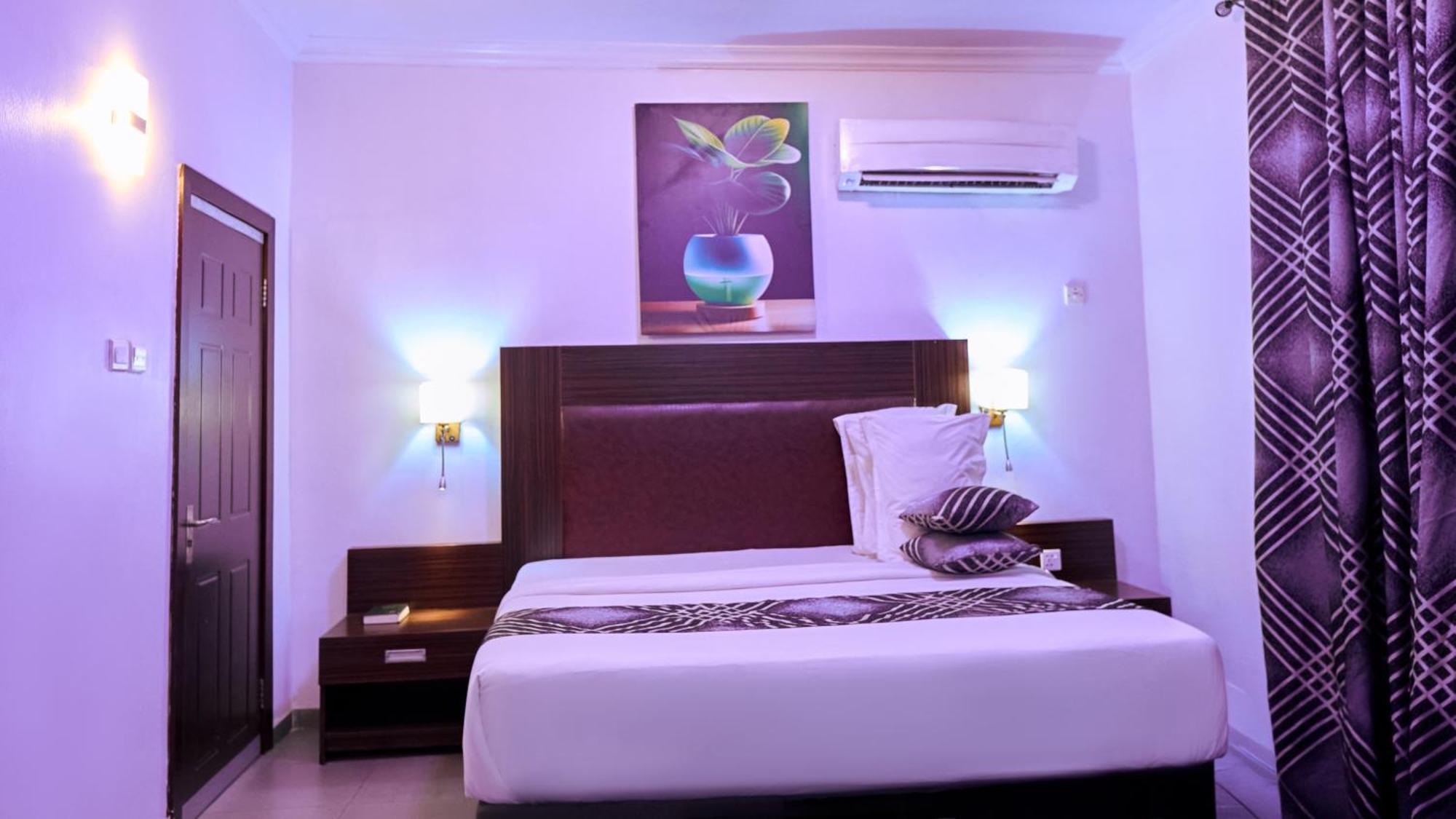 Crownedge Hotels Икея Экстерьер фото