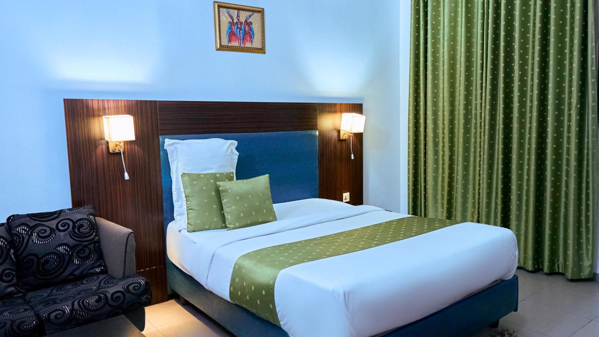 Crownedge Hotels Икея Экстерьер фото