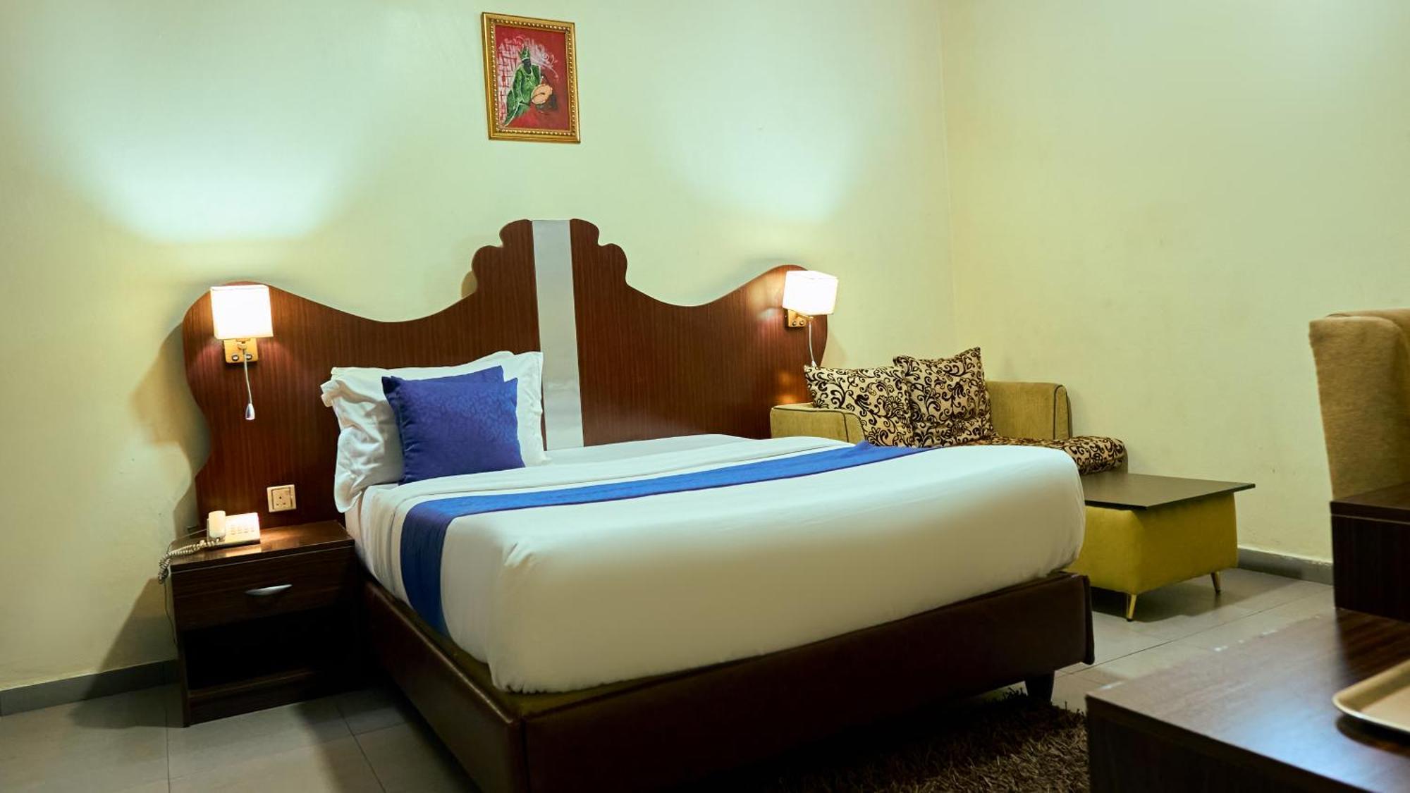 Crownedge Hotels Икея Экстерьер фото