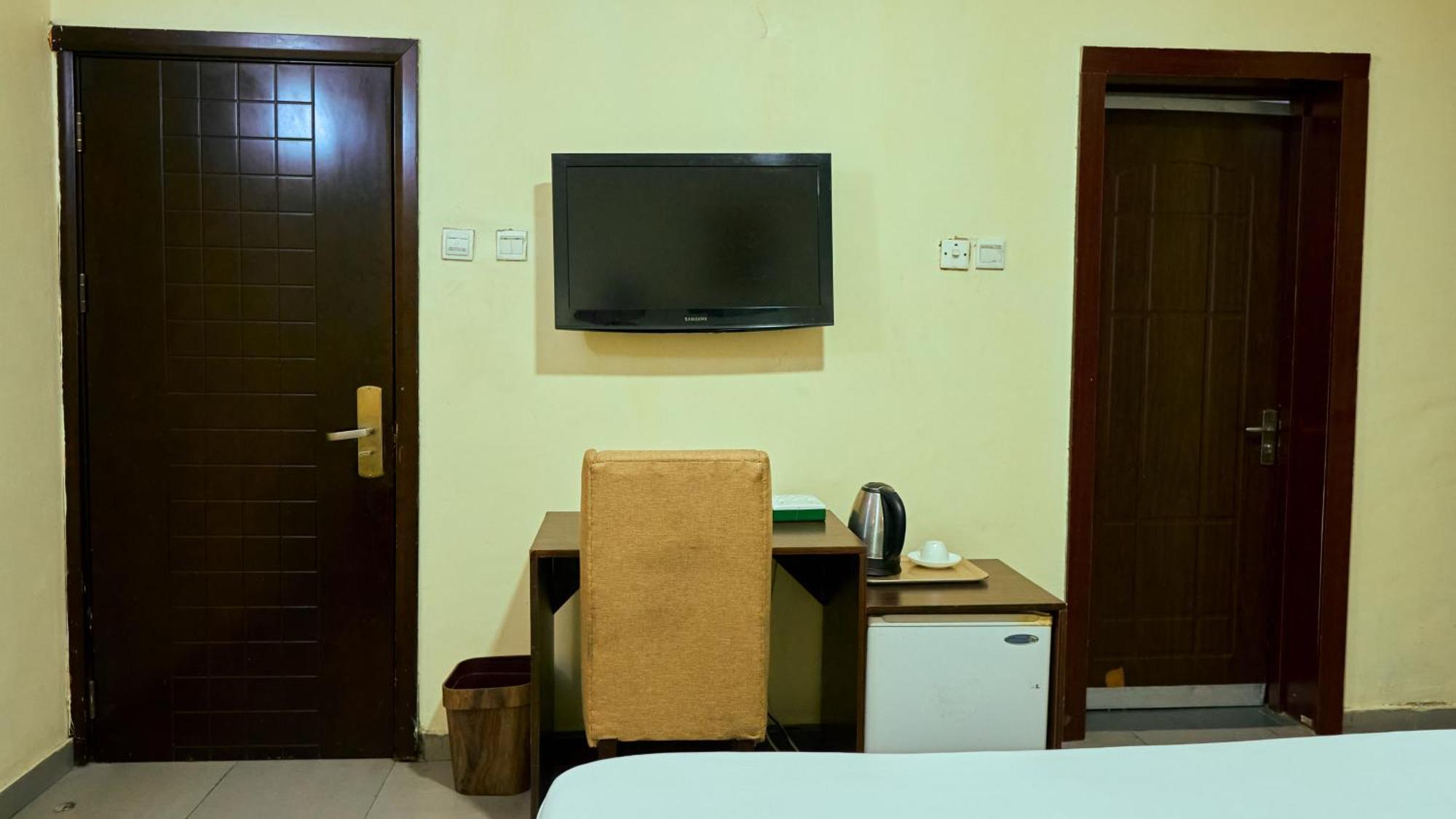 Crownedge Hotels Икея Экстерьер фото